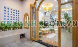 BÁN GẤP MINI HOTEL SANG TRỌNG, LÂN CẬN DÃY RESORT BÃI BIỂN MỸ KHÊ.