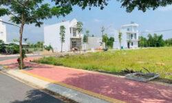 Bán gấp lô đất 100m2 giá rẻ đối diện Trung tâm Hành Chính thị trấn Thủ Thừa