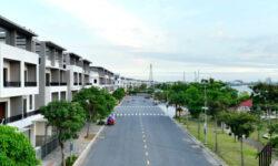Bán nhà 3 lầu ngay Thị Trấn Bến Lức giá 2,8 tỷ SHR
