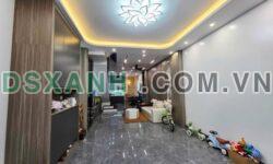 Bán nhà Lạc Long Quân 68m2, 3 tầng, full nội thất, giá 5.x tỷ