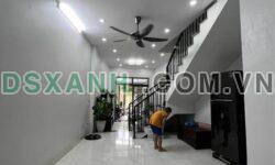 Bán nhà 3 tầng Đông Vệ, DT 50m² nở hậu, ô tô thông, giá 2.x tỷ