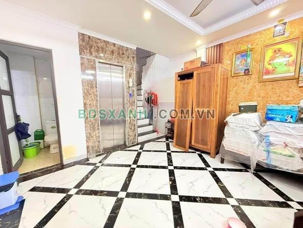 Bán nhà Quận Ba Đình 30m2, 8.6 Tỷ, gần Lăng Bác, Thang máy