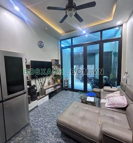 Bán nhà 5T Thanh Trì, 40m2, Ô tô tránh, Giá chỉ 6 tỷ