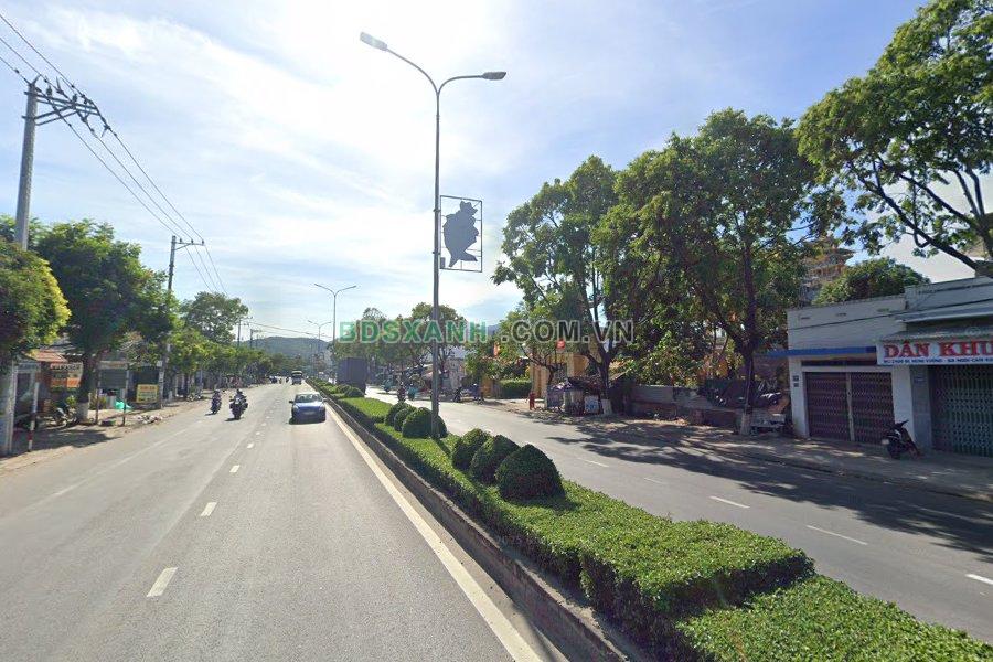Đường giao thông chính tại Ba Ngòi, Cam Ranh